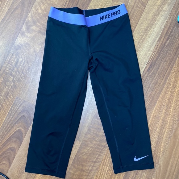 Nike Pants - Nike PRO crop leggings